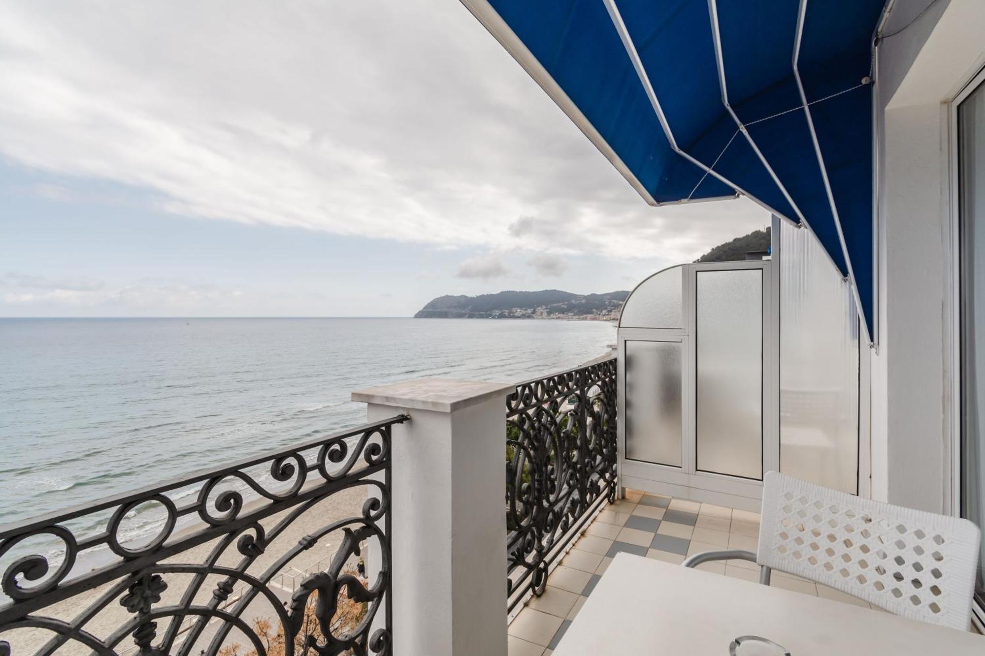 Hotiday Room Collection - Mediterranee Alassio Exterior photo